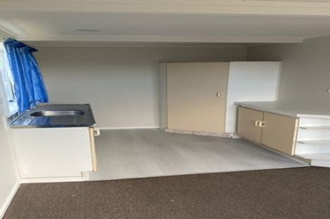 Photo of property in 16 Doone Place, Massey, Auckland, 0614