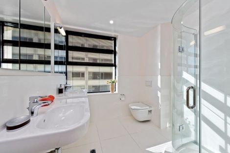 Photo of property in 2/6 Marine Parade, Mount Maunganui, 3116