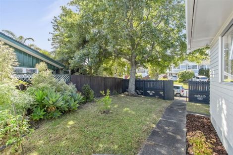 Photo of property in 13 Tamahere Drive, Glenfield, Auckland, 0629