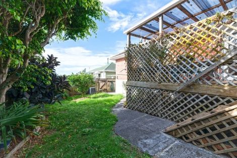 Photo of property in 24 Koromiko Street, New Lynn, Auckland, 0600