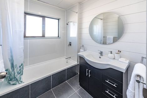 Photo of property in 110 Hinau Street, Castlecliff, Whanganui, 4501