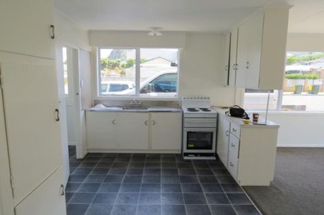 Photo of property in 8 Simons Street, Moturoa, New Plymouth, 4310