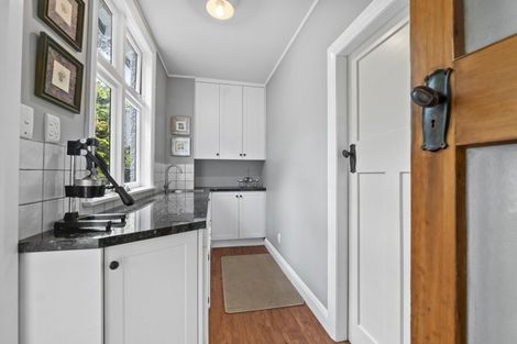 Photo of property in 18 Ridge Lane, New Plymouth, 4310