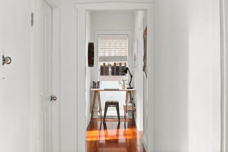 Photo of property in 44 Faraday Street, Hospital Hill, Napier, 4110