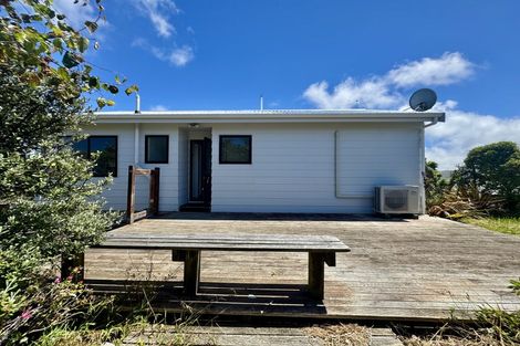 Photo of property in 14a Warrington Grove, Newlands, Wellington, 6037