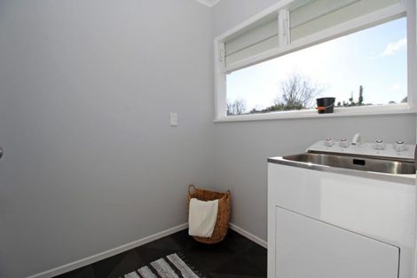 Photo of property in 6 Lawrence Crescent, Hillpark, Auckland, 2102