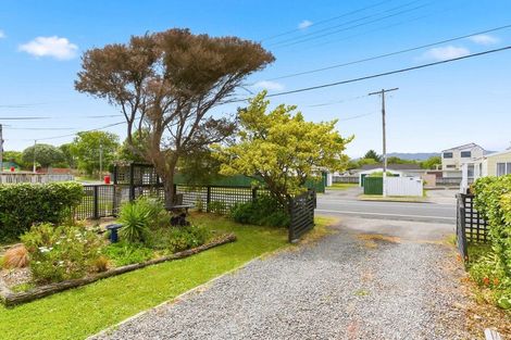 Photo of property in 17 Walton Road, Paraparaumu Beach, Paraparaumu, 5032