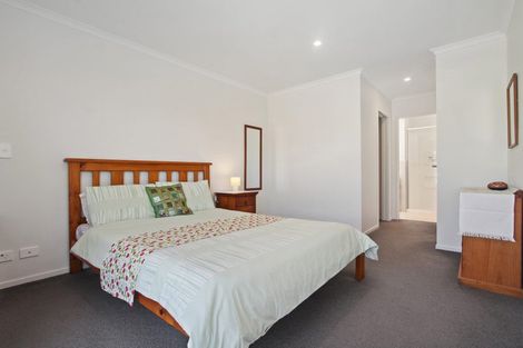 Photo of property in 7 Briddock Way, Swanson, Auckland, 0614