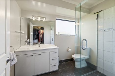 Photo of property in 4 Bayview Park Lane, Orewa, 0931