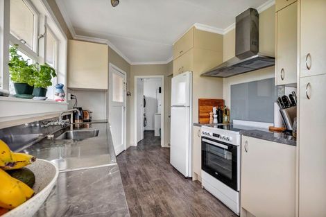 Photo of property in 100 Stanners Street, Eltham, 4322