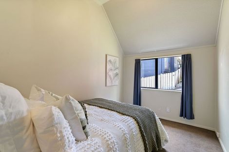 Photo of property in 14b Landsdowne Terrace, Karori, Wellington, 6012