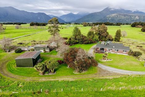 Photo of property in 390 Robertson Road, Harihari, 7884