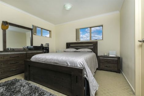 Photo of property in 1 Burton's Drive, Swanson, Auckland, 0614