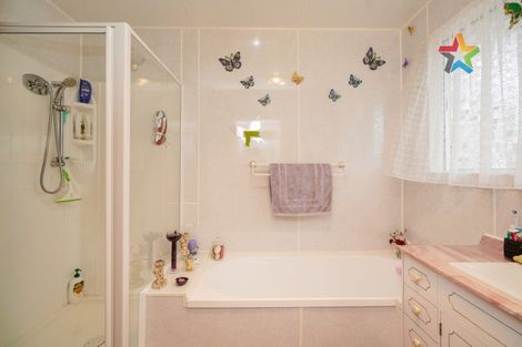 Photo of property in 49 Mauchline Street, Wallacetown, 9816