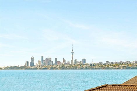 Photo of property in 122 Beach Road, Te Atatu Peninsula, Auckland, 0610