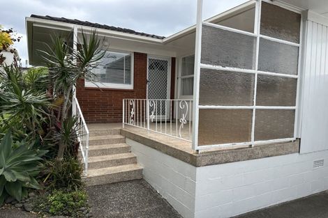 Photo of property in 3/2 Tobruk Crescent, Milford, Auckland, 0620