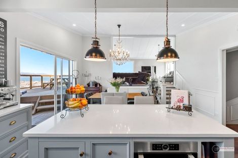 Photo of property in 10 Chestnut Grove, Maungaraki, Lower Hutt, 5010