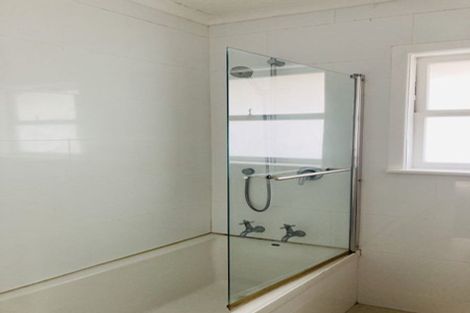 Photo of property in 242 Forrest Hill Road, Forrest Hill, Auckland, 0620