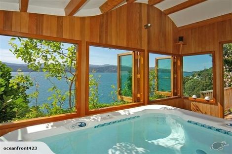 Photo of property in 423 Karaka Bay Road, Karaka Bays, Wellington, 6022