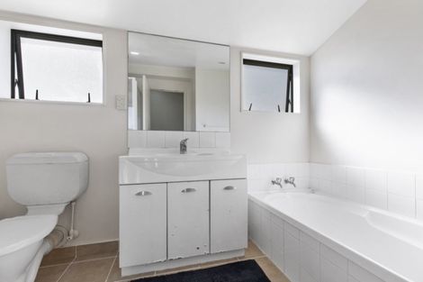 Photo of property in 2 Whitbourne Heights, Manurewa, Auckland, 2105