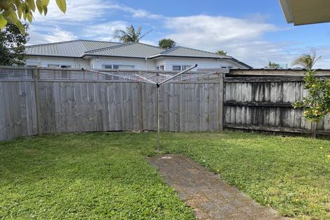 Photo of property in 2/2 Wallace Road, Ranui, Auckland, 0612