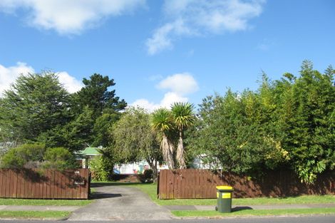 Photo of property in 120 Ennis Avenue, Pakuranga Heights, Auckland, 2010