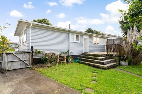 Photo of property in 90 Riverpark Crescent, Henderson, Auckland, 0610