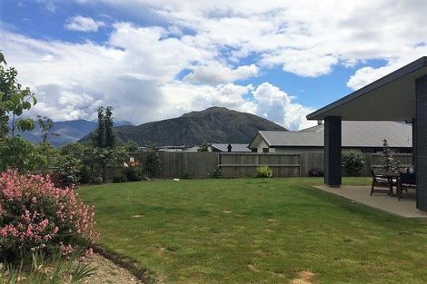 Photo of property in 9 Centre Crescent, Wanaka, 9305