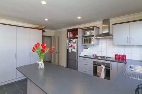 Photo of property in 32 Moana Grove, Waiwhetu, Lower Hutt, 5010