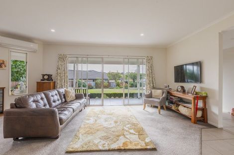 Photo of property in 22 Parkland Drive, Waipawa, 4210