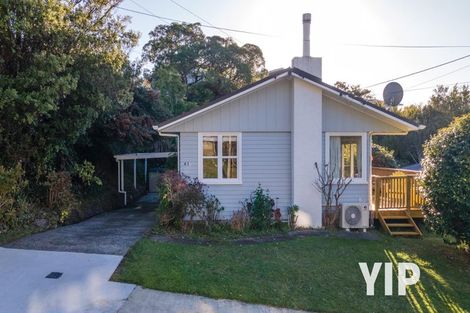 Photo of property in 43 Catherine Crescent, Paparangi, Wellington, 6037