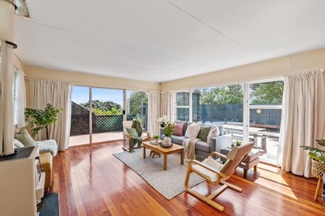 Photo of property in 17 Hughes Street, Waikanae Beach, Waikanae, 5036