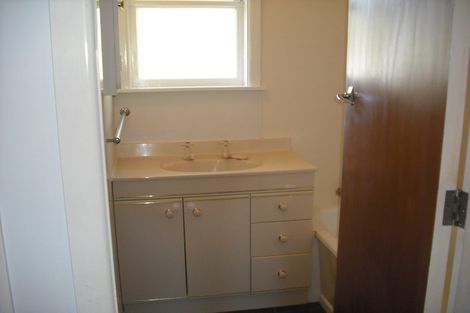 Photo of property in 19a Huntingdon Street, Northland, Wellington, 6012