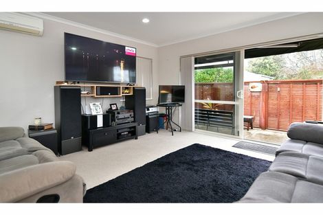 Photo of property in 10 Centreway Road, Orewa, 0931