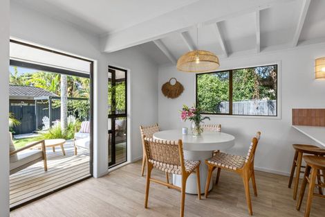 Photo of property in 44b Walton Street, Red Beach, 0932