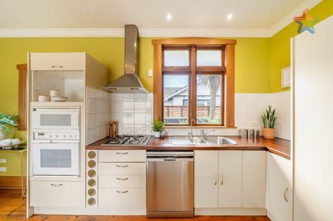 Photo of property in 30 Ludlam Crescent, Woburn, Lower Hutt, 5010