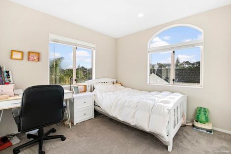 Photo of property in 1/2 Stoneleigh Court, Sunnynook, Auckland, 0632