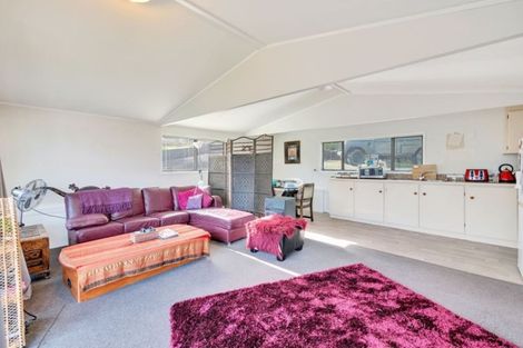 Photo of property in 10 Ardern Avenue, Stanmore Bay, Whangaparaoa, 0932