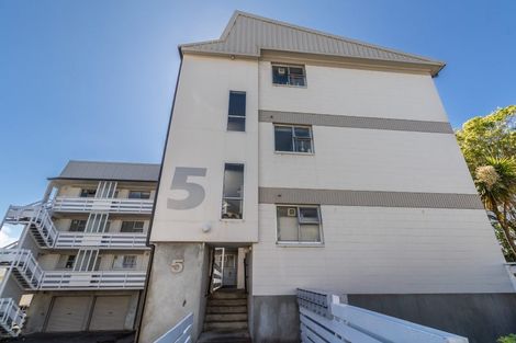 Photo of property in 5 Hawker Street, Mount Victoria, Wellington, 6011