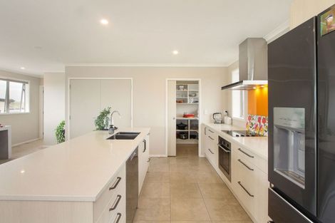 Photo of property in 2 Mutetai Road, Clarks Beach, 2122