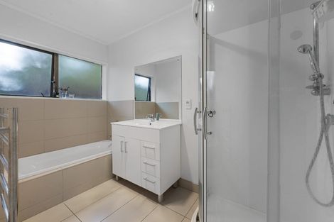 Photo of property in 2/2 Anna Watson Road, Half Moon Bay, Auckland, 2012