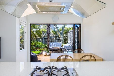 Photo of property in 1/13 Geoffrey Road, Torbay, Auckland, 0630