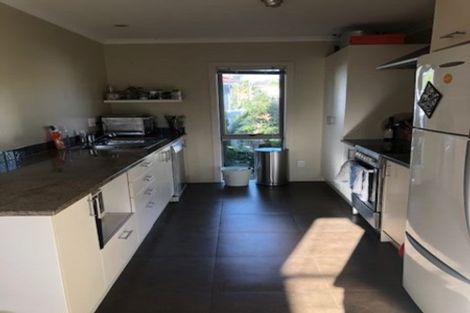 Photo of property in 11 Fifeshire Street, Belmont, Auckland, 0622