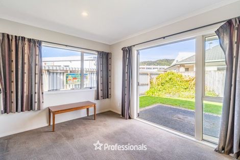 Photo of property in 17 Woodland Mews, Wainuiomata, Lower Hutt, 5014