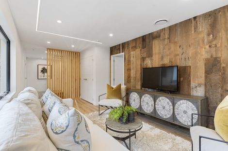 Photo of property in 19a Arosa Place, Forrest Hill, Auckland, 0620