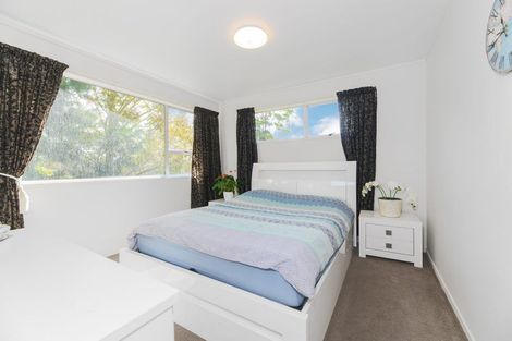 Photo of property in 17 Morriggia Place, Bayview, Auckland, 0629