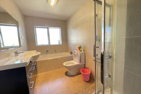 Photo of property in 13a Woodside Road, Massey, Auckland, 0614