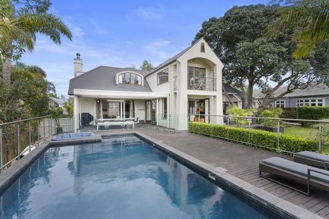 Photo of property in 34 Edgars Road, Westmere, Auckland, 1022
