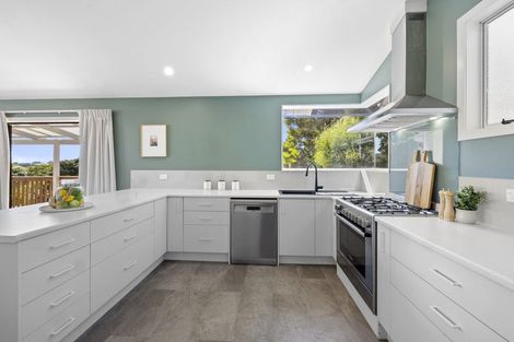 Photo of property in 28 Norwich Avenue, Spotswood, New Plymouth, 4310