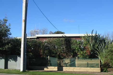 Photo of property in 6 Ngaio Street, Otaki Beach, Otaki, 5512